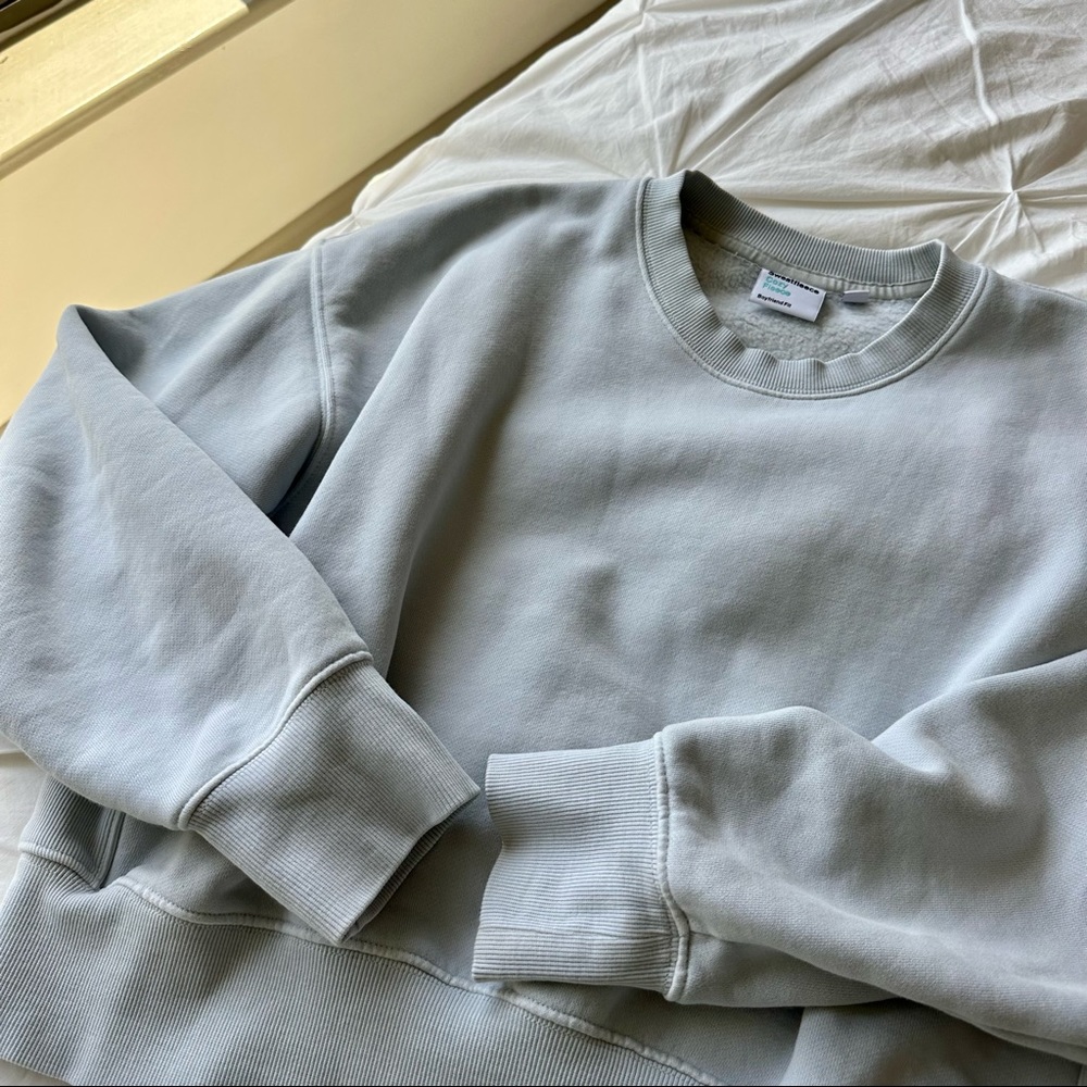 Aritzia TNA Cozy Fleece Boyfriend Boxy Cropped Sweatshirt in Mirror Blue - Picture 5 of 8